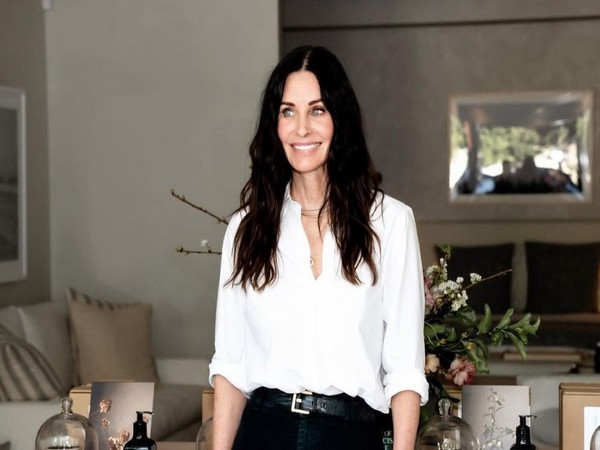  Courteney Cox (Image source: Instagram/ @courteneycoxofficial)