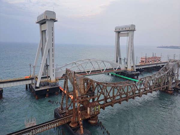  Vertical lift sea bridge Pamban Bridge. (Photo/ANI)
