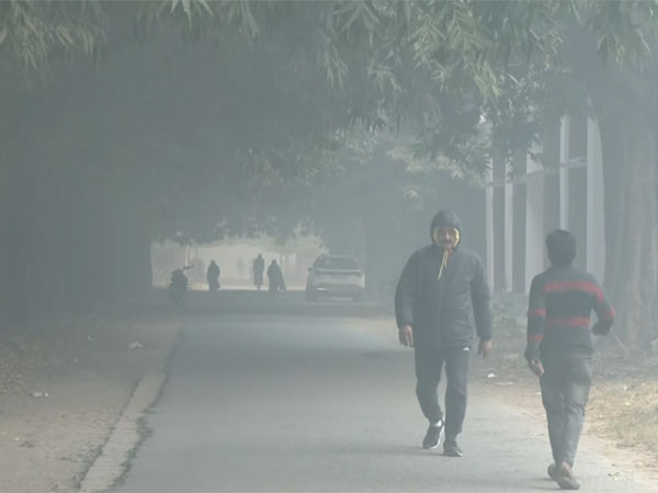A layer of fog engulfed the city of Varanasi (Photo/ANI)