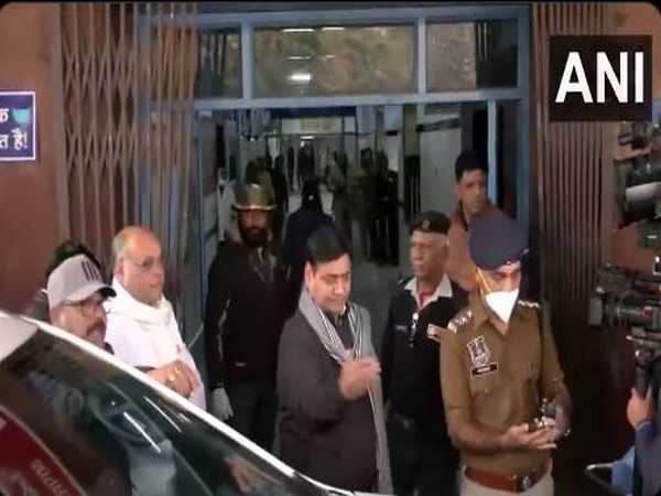 Rajasthan Congress president Govind Singh Dotasra reaches SMS Hospital to meet the injured in the Jaipur fire and take stock of the situation (Photo/ANI)