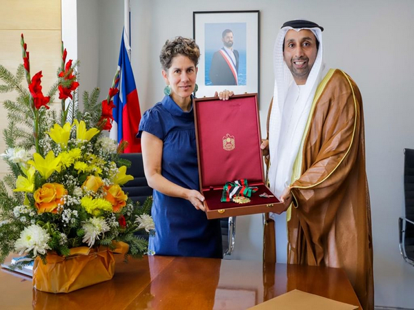 President Sheikh Mohamed bin Zayed Al Nahyan with Professor Maisa Rojas (Photo/WAM)