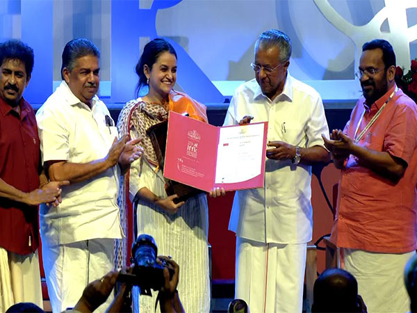 Payal Kapadia receives the Spirit of Cinema award 29th IFFK (Photo/ANI)