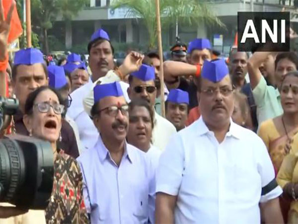 Shiv Sena (UBT) leaders protesting against Amit Shah's remark (Photo/ANI)