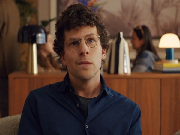 Jesse Eisenberg (Image source: X/ @goldenglobes)