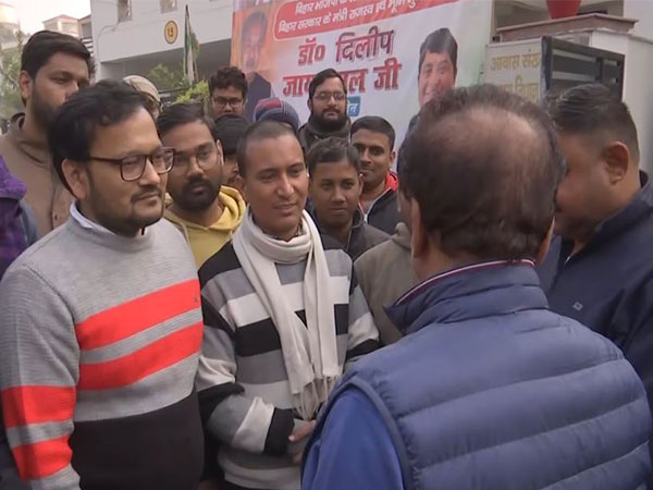 Visuals of the BPSC aspirants with Dilip Jaiswal 