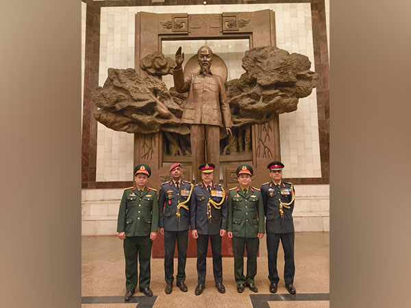 Lieutenant General NS Raja Subramani paying tributes to former Vietnam President Ho Chi Minh (Photo/ X@adgpi)