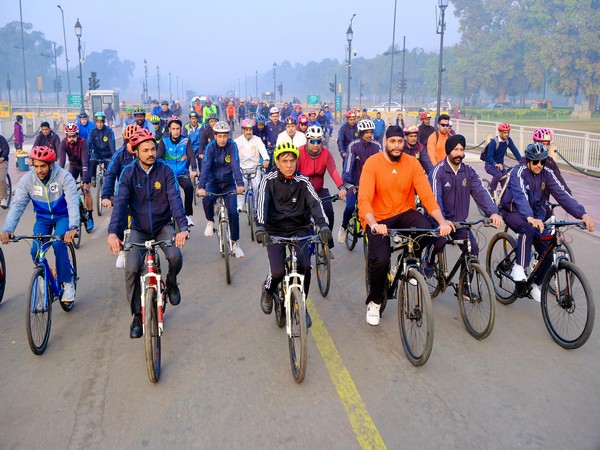 Sports Minister Mansukh Mandaviya cycling with CRPF, ITBP jawans and former WWE star Shanky Singh (Image: SAI media)