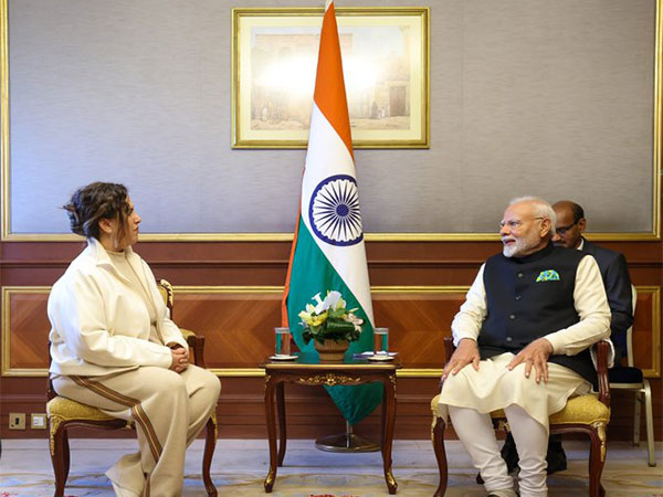 Prime Minister Narendra Modi with yoga enthusiast Shaikha AJ Al-Sabah (Image: X@narendramodi)
