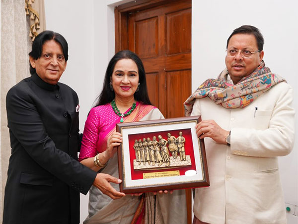 Padmini Kolhapure meets Uttarakhand CM Pushkar Singh Dhami (Image source/ANI)