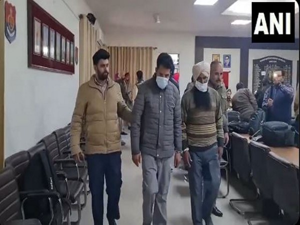 Amritsar: Police arrest two smugglers with 10kg of heroin (Photo/ANI)