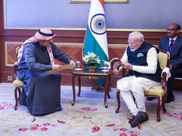 Prime Minister Narendra Modi with President of Kuwait Heritage Society, Fahad Ghazi Alabduljaleel (Image: X@MEAIndia)