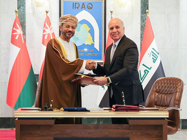 Iraqi and Omani foreign ministers sign MoUs in Baghdad (Photo: WAM)