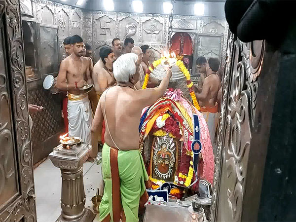 Aarti at the Shri Mahakaleshwar Temple (Photo/ ANI)