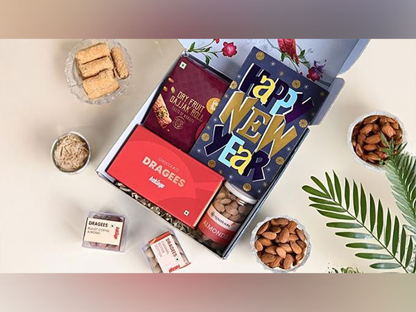 Create Your Own Hamper with FlowerAura’s Unique New Year Gift Offerings