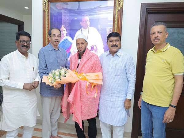 Shiv Sena (UBT) Chief Uddhav Thackeray with Arif Amane (Photo/X @ShivSenaUBT_)