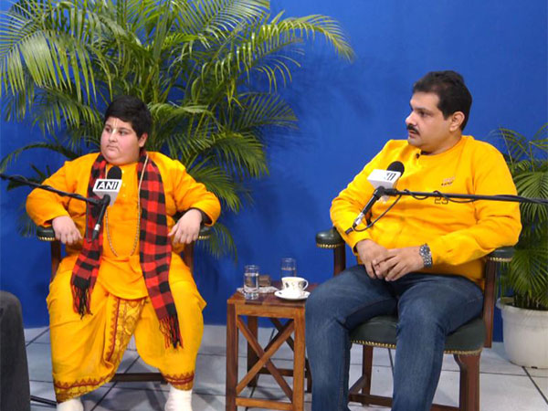 10-year-old influencer Abhinav Arora and father Tarun Raj Arora (Photo/ANI)