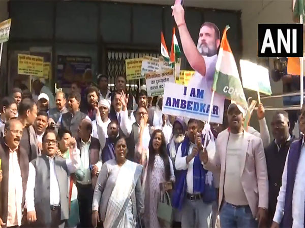 Congress worker protesting in Ranchi against Amit Shah (Photo/ANI)