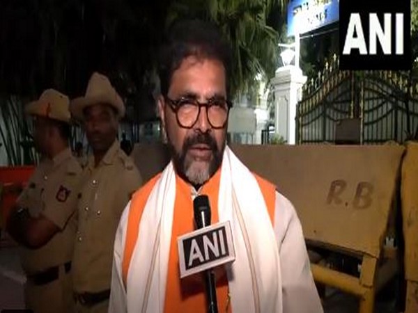  Leader of Opposition in the Karnataka Legislative Council, Chalavadi Narayanaswamy. (Photo/ANI)