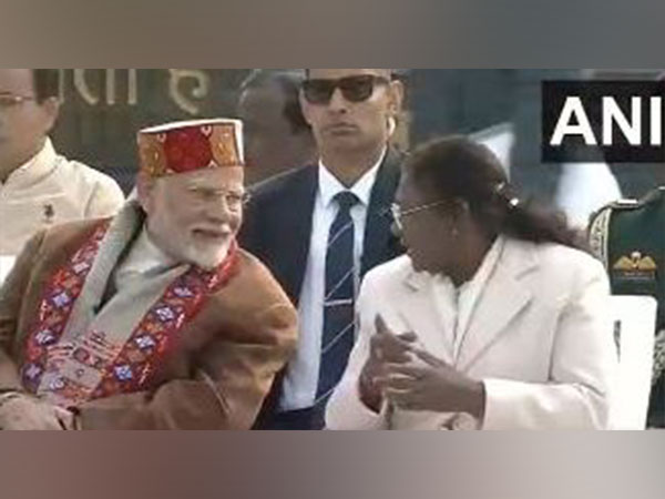 President Droupadi Murmu and Prime Minister Narendra Modi at the tribute (Photo/ANI)