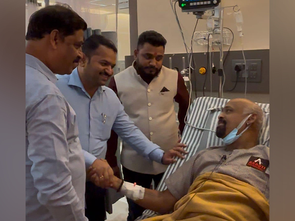 Mangesh Chivate meeting an ailing Kambli. (Photo- Mangesh Chivate Facebook)