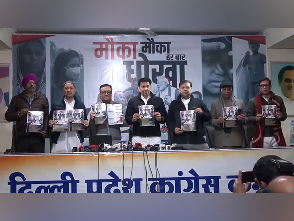 Cong releases Mauka Mauka Har Baar Dhokha' booklet. (Photo/ANI)