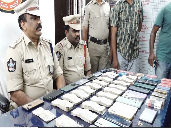 The seized cash and cell phones (Photo/ANI)