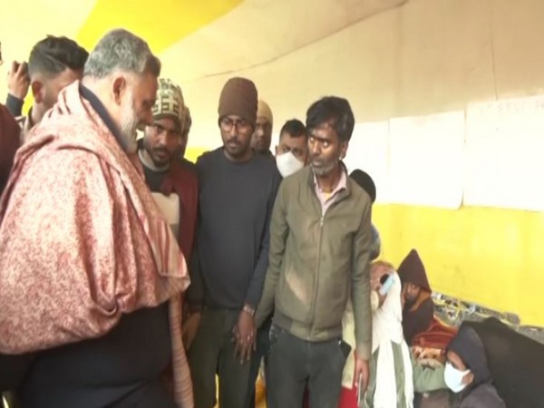 Purnia MP Pappu Yadav with the BPSC aspirants (Photo/ANI) 