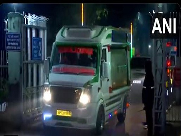 Mortal remains of former PM Manmohan Singh taken from AIIMS Delhi to his residence. (Photo/ANI)