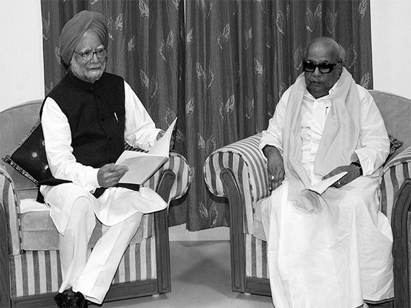 Former Prime Minister Manmohan Singh with former Tamil Nadu CM M. Karunanidhi (Photo/ X@mkstalin)