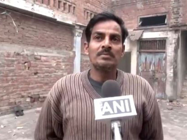 A local at former PM Manmohan Singh's residence (Photo/ANI)