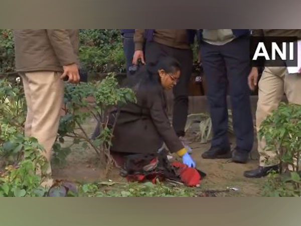 Police team inspects the spot where a man made suicide attempt (Photo/ANI)