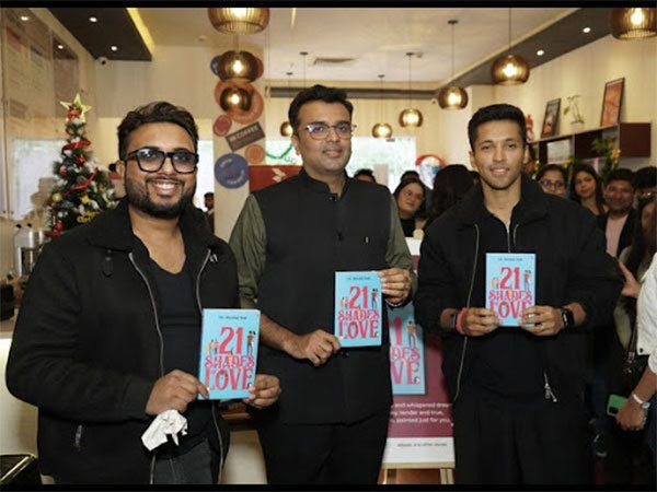 21 shades of Love by Dr. Sheetal Nair - Launched by Durjoy Datta at Kevin Missal’s Book Cafe