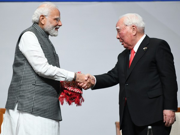 Prime Minister Narendra Modi and late Osamu Suzuki (Image: X/@narendramodi)
