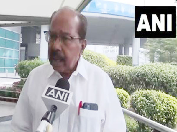 Congress leader Dr M Veerappa Moily (Photo/ANI) 