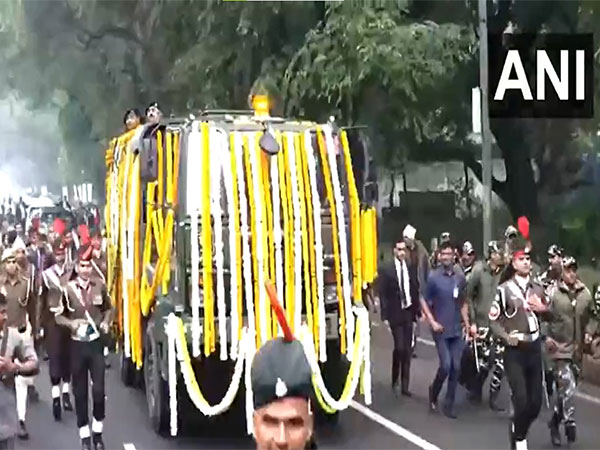 Mortal remains of Dr Manmohan Singh taken to  Nigambodh Ghat (Photo/ANI)