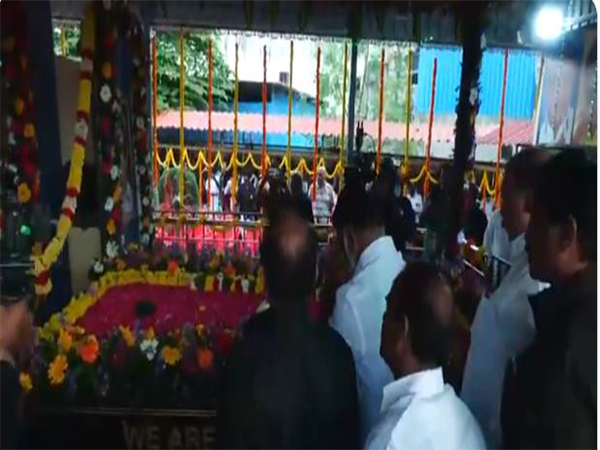Former Tamil Nadu CM O Panneerselvam pays tribute to DMDK chief and actor Captain Vijayakanth on his death anniversary (Photo/ANI)
