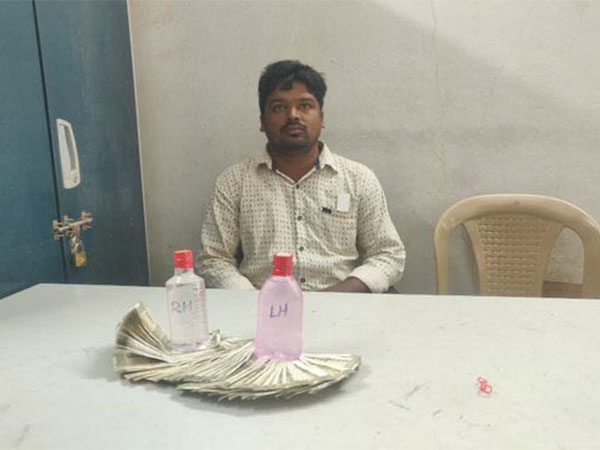 Dammannapet Mandal Dy Surveyor held by ACB for accepting bribe (Photo/ACB)