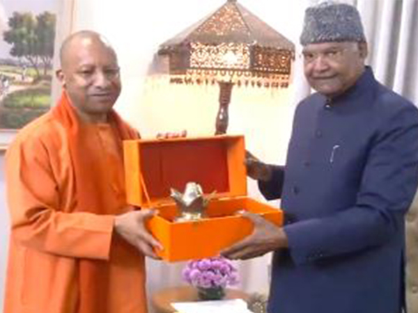 Uttar Pradesh CM Yogi Adityanath with Former President Kovind (Photo/ANI)