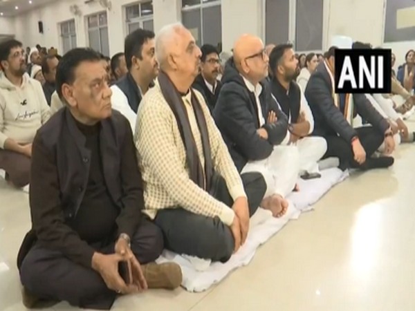 Uttar Pradesh Congress organise condolence meeting for former PM Dr Manmohan Singh. (Photo/ANI)