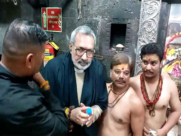 Union Minister Giriraj Singh offers prayers at Ujjain's Mahakaleshwar temple. (Photo/ANI)