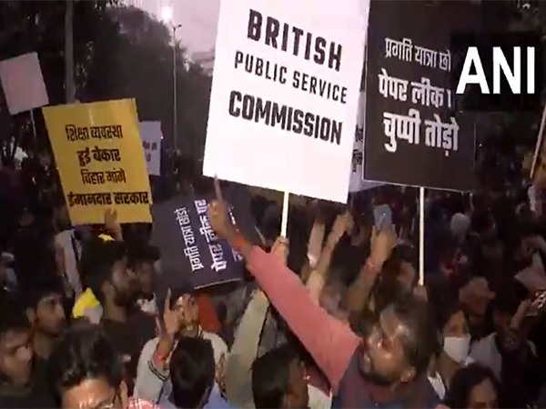 BPSC aspirants continue their protest in Patna's Gandhi Maidan