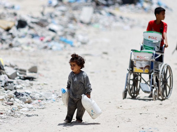 Children make long treks for water in Gaza. (File Photo/Reuters)