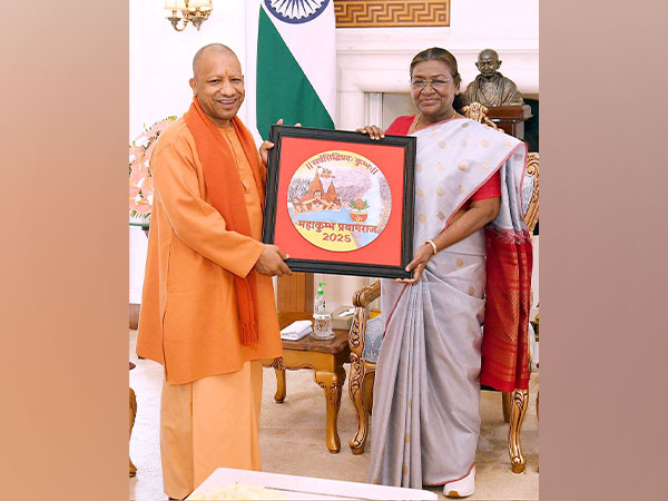 UP CM Yogi Adityanath invites President Droupadi Murmu