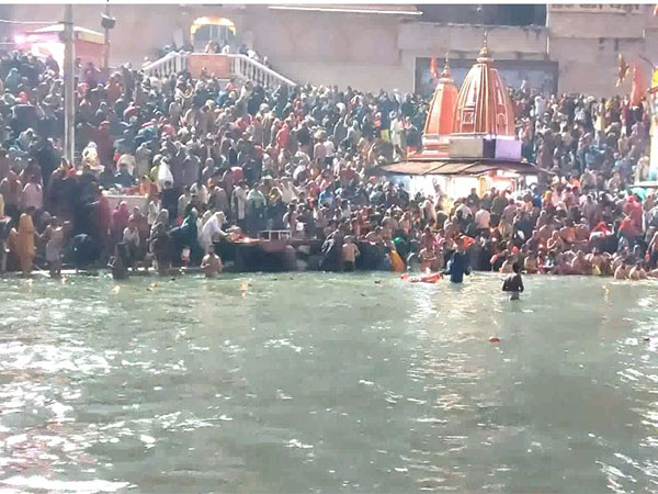 Pilgrims take a holy dip in the Ganga on Somvati Amavasya in Haridwar.(Photo/ANI)