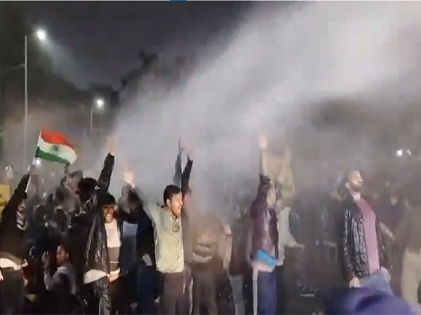 Police using water cannons against protesting students in Bihar (Photo Credit: X/@priyankagandhi)