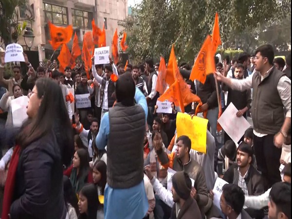 ABVP protesters outside Tamil Nadu House in Delhi (Photo/ANI)