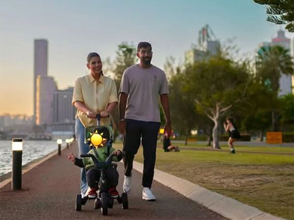 Jasprit Bumrah, Sanjana Ganesan and their son (Image source: Instagram)