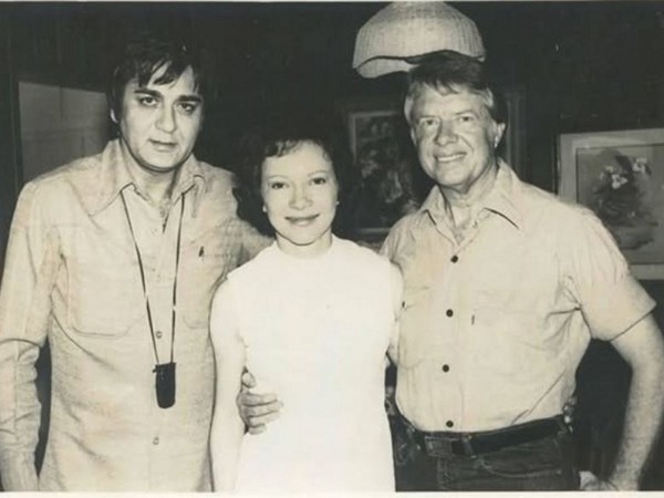Picture of Sunil Dutt with Jimmy Carter (Image source: Instagram)