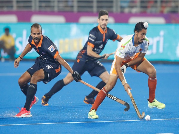 UP Rudras and Vedanta Kalinga Lancers players in action (Photo: HIL)