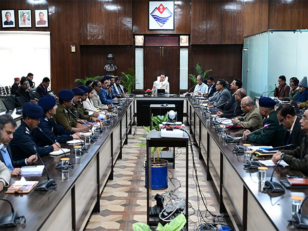 CM Dhami meets officials in his office.(Photo/Uttarakhand CMO)